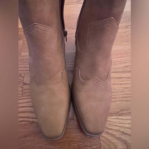 Dolce Vita tan leather boots. Size 8. Brand new with box. - Picture 6 of 8